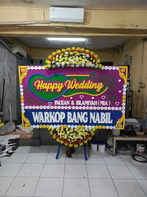 Papan Bunga di Benda